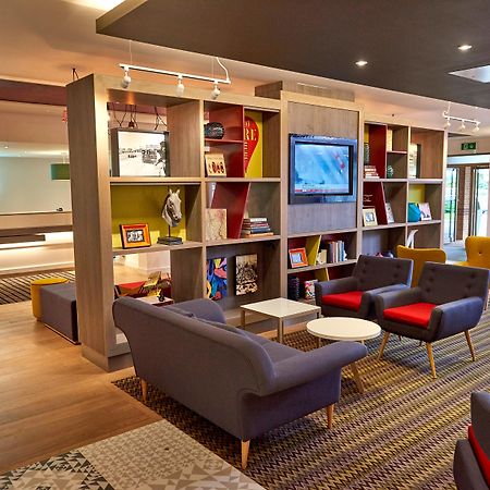 Holiday Inn Northampton West M1 Junc 16, An Ihg Hotel Flore Extérieur photo